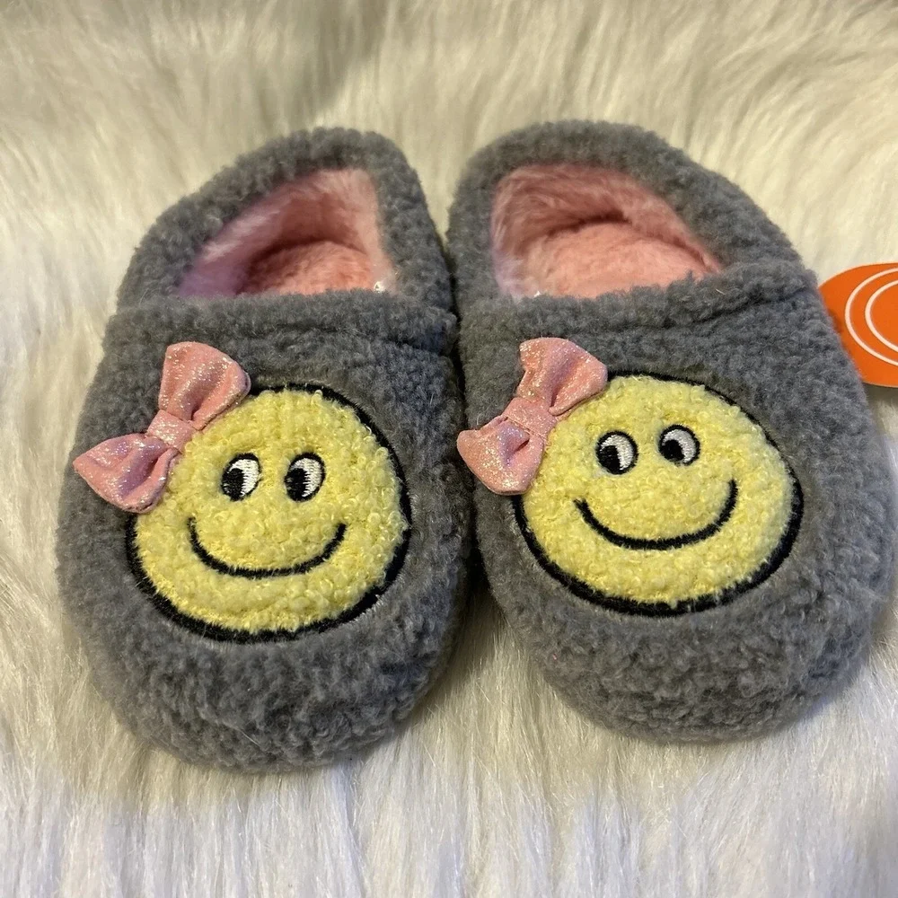 Wonder Nation Smiley‎ Face Slippers Girls Size 7-8 Grey Fuzzy Slip On Shoes